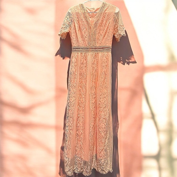 Dresses & Skirts - Elegant Peach Lace Dress MEDIUM length 59in pit to pit 16in
